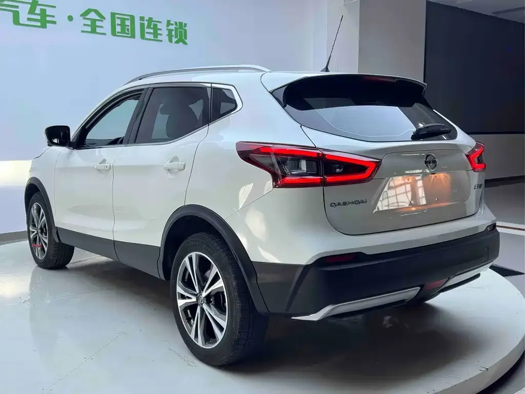 Nissan Qashqai — фото 4