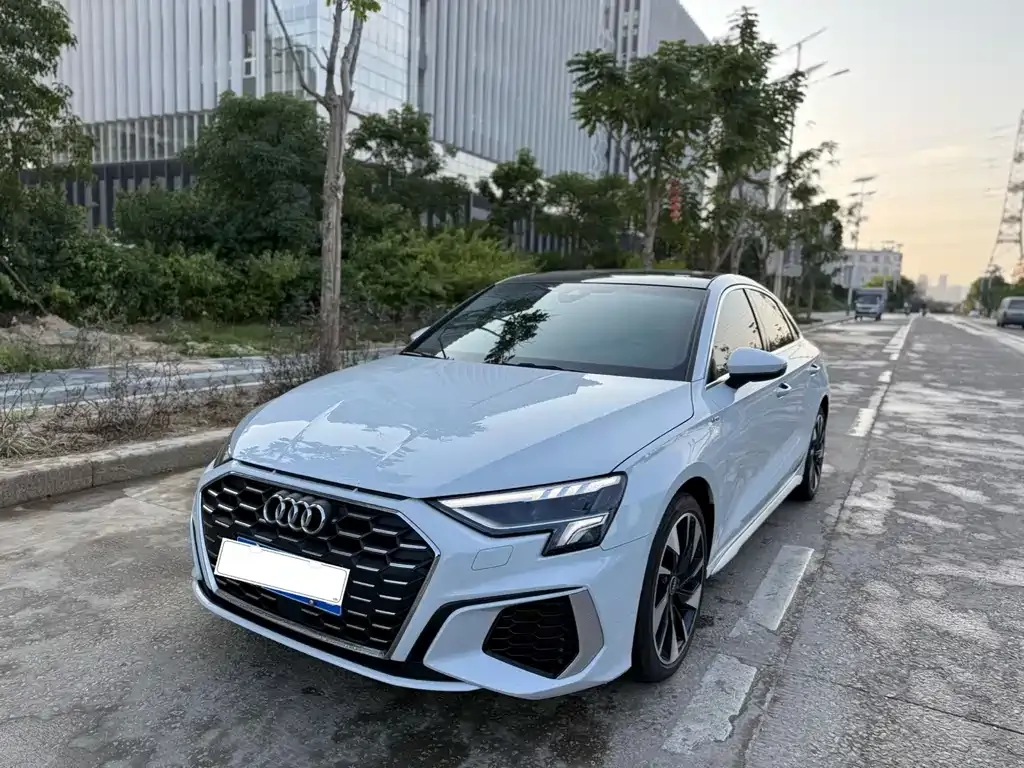 Audi A3 — фото 1