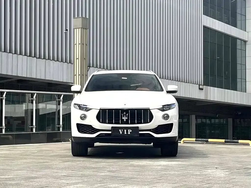 Maserati Levante — фото 1