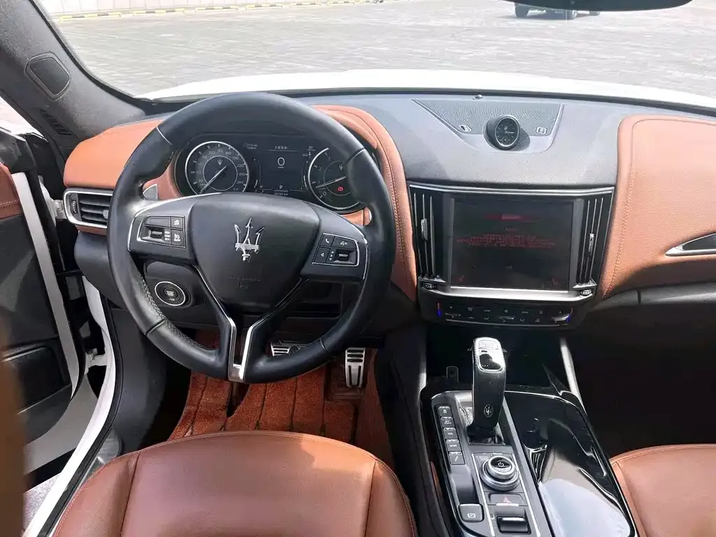 Maserati Levante — фото 3