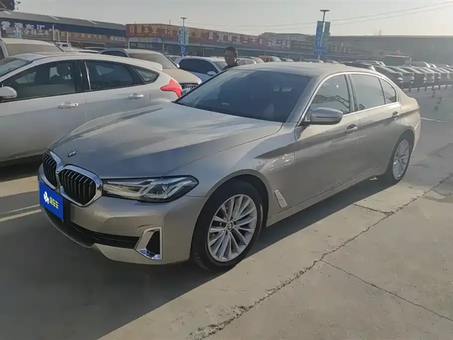 BMW 5 Series — фото 1