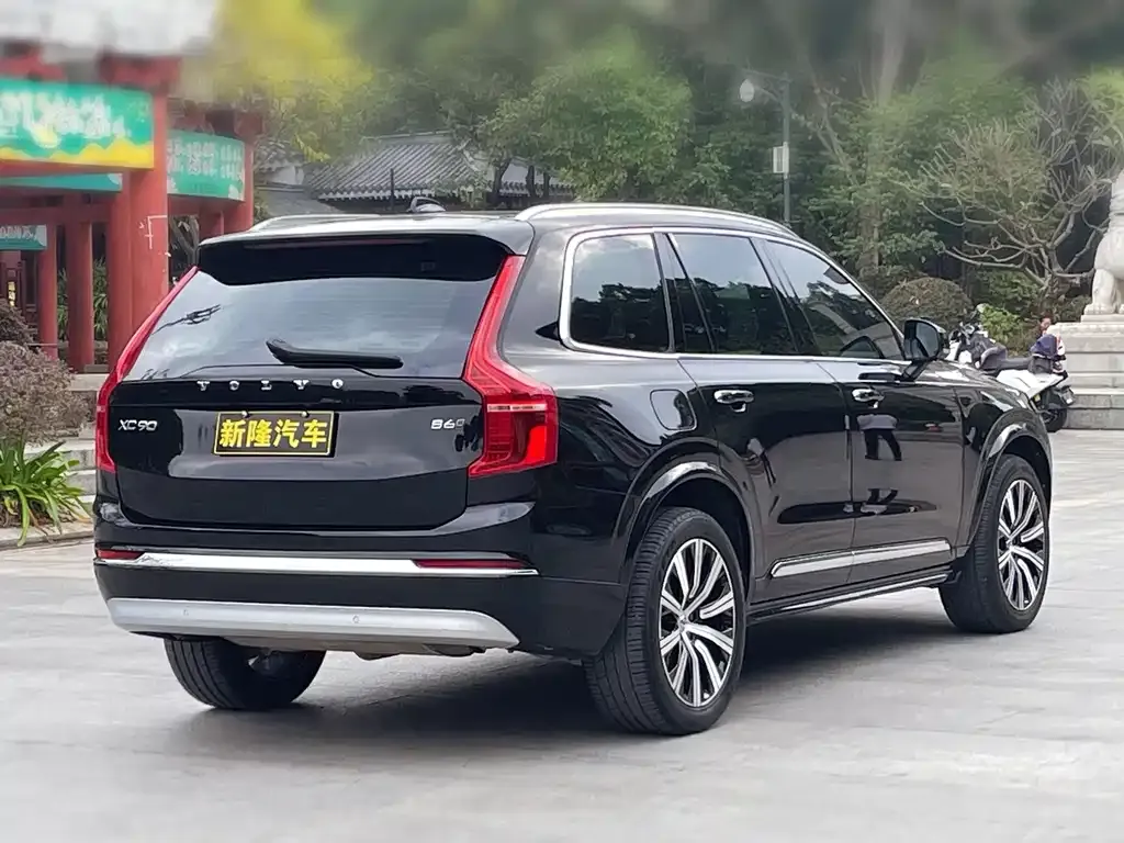 Volvo XC90 — фото 8