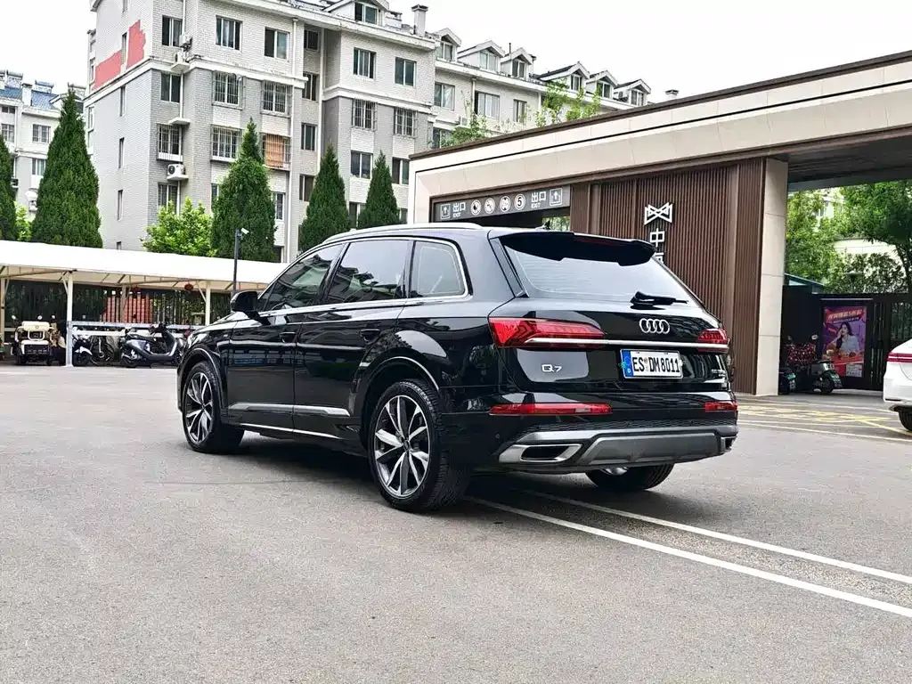 Audi Q7 — фото 7