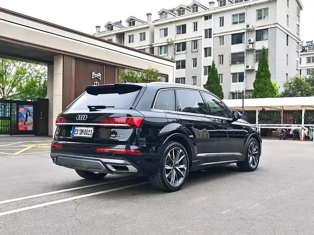 Audi Q7 — фото 8