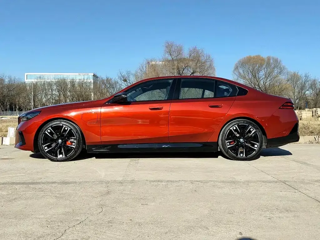 BMW i5 M60 — фото 10