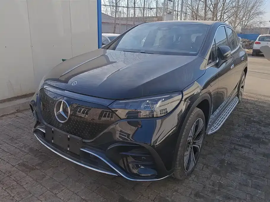 Mercedes-Benz EQE SUV — фото 1