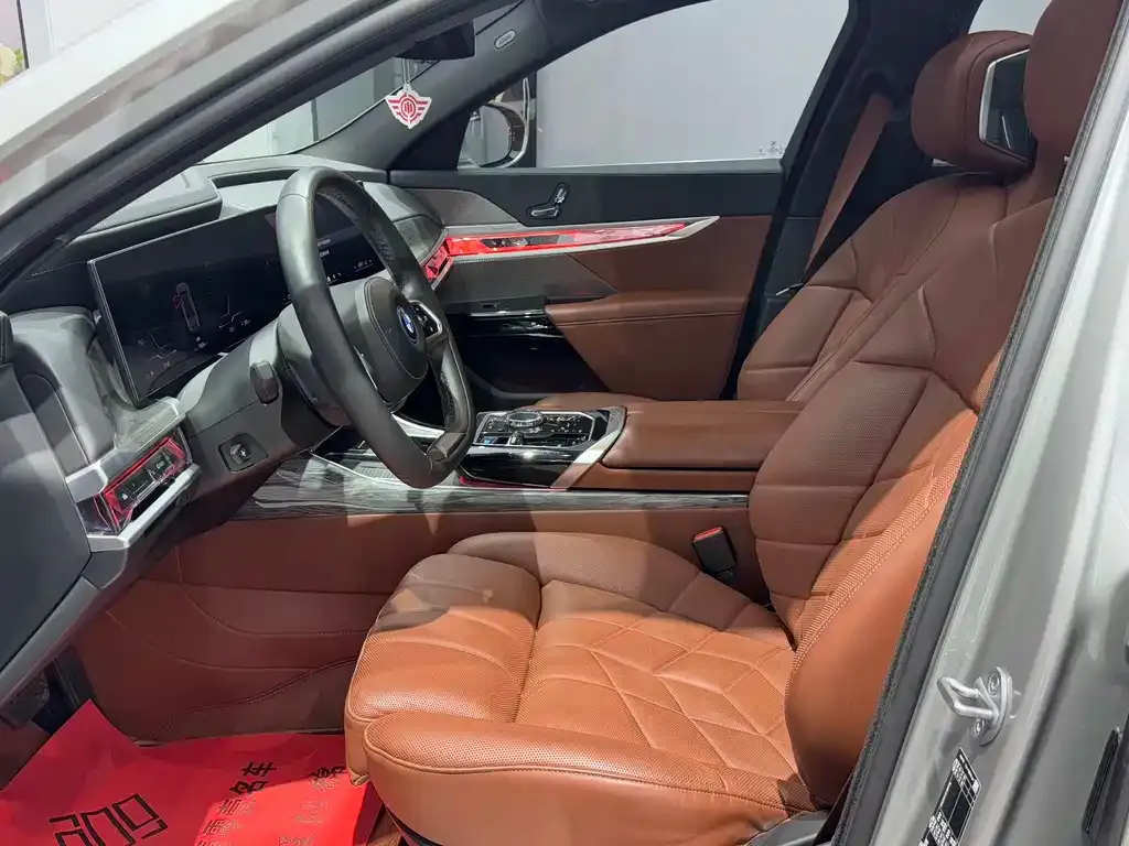 BMW i7 — фото 10