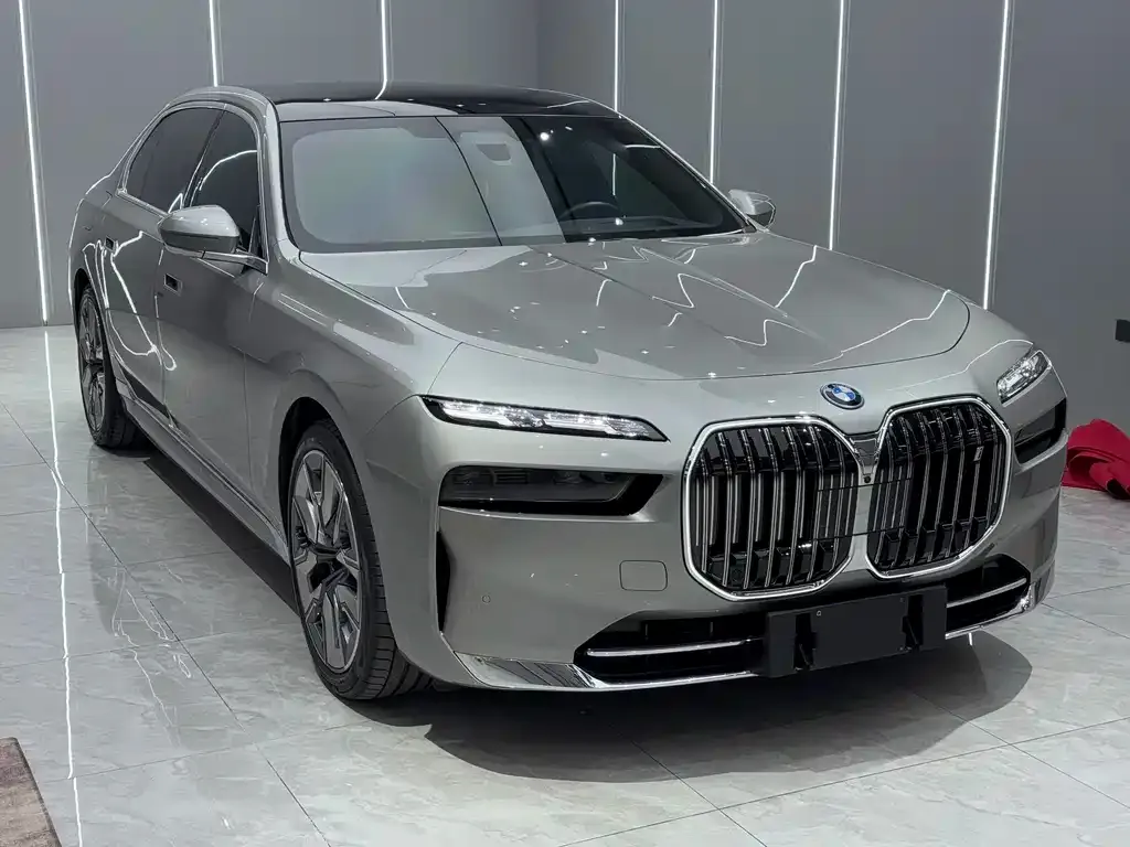 BMW i7 — фото 3