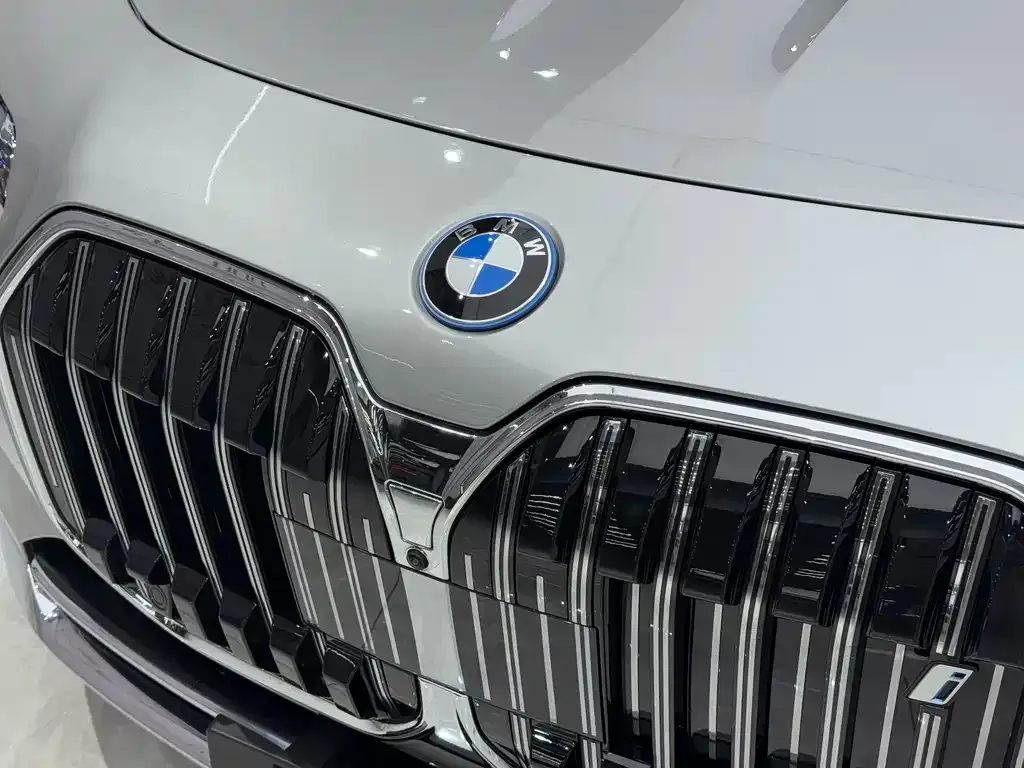 BMW i7 — фото 8