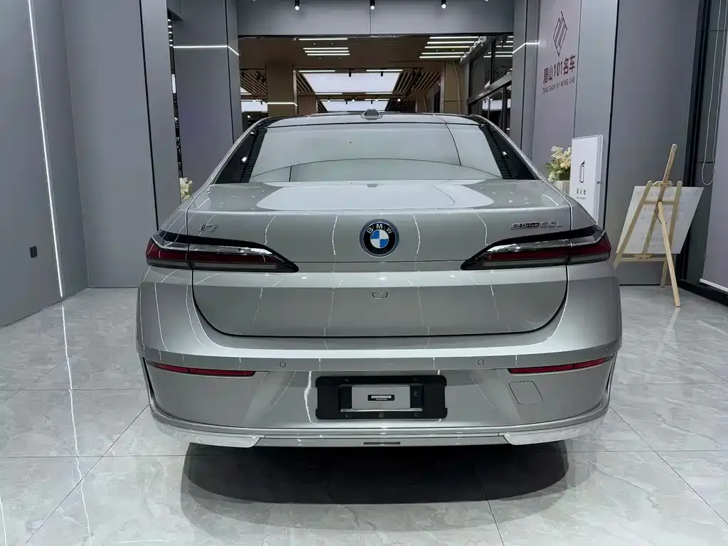 BMW i7 — фото 6