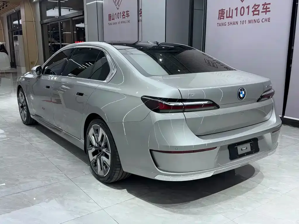 BMW i7 — фото 9