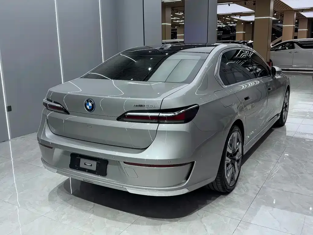 BMW i7 — фото 4