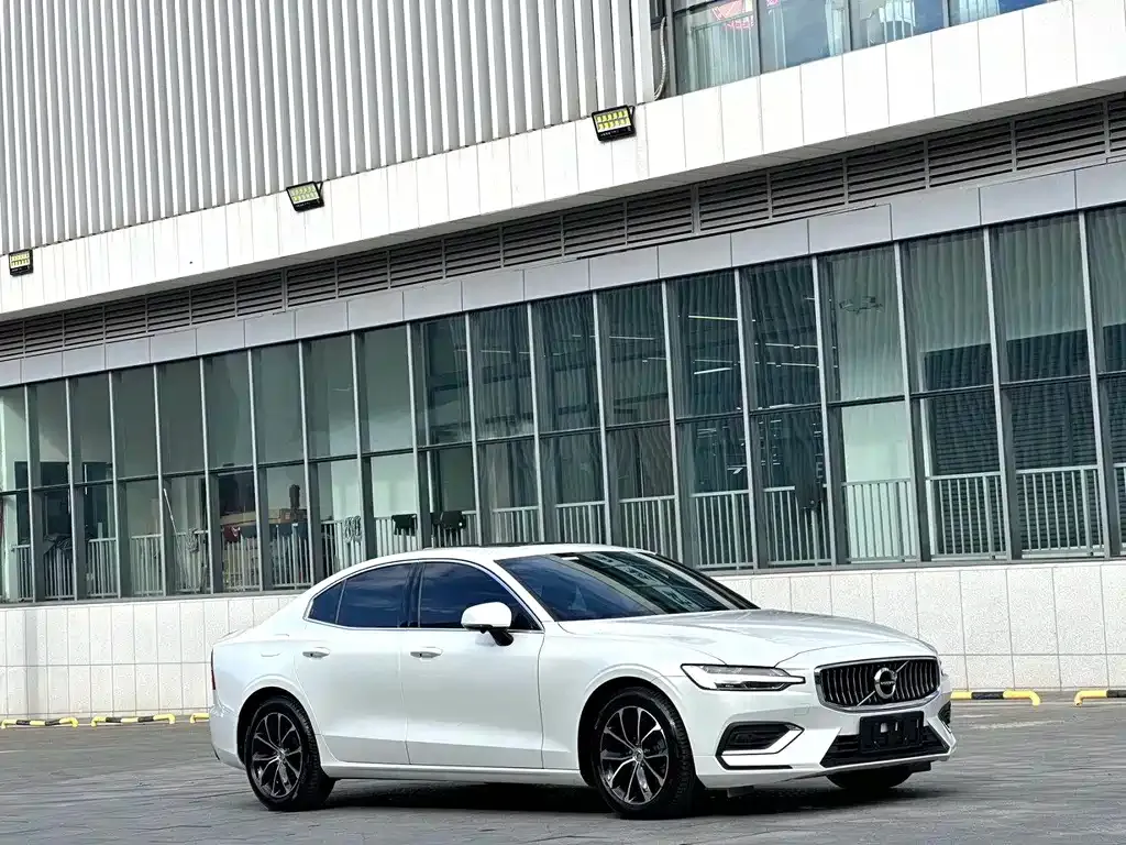 Volvo S60 — фото 3