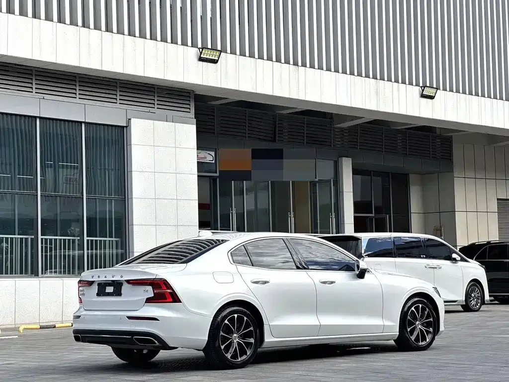 Volvo S60 — фото 7