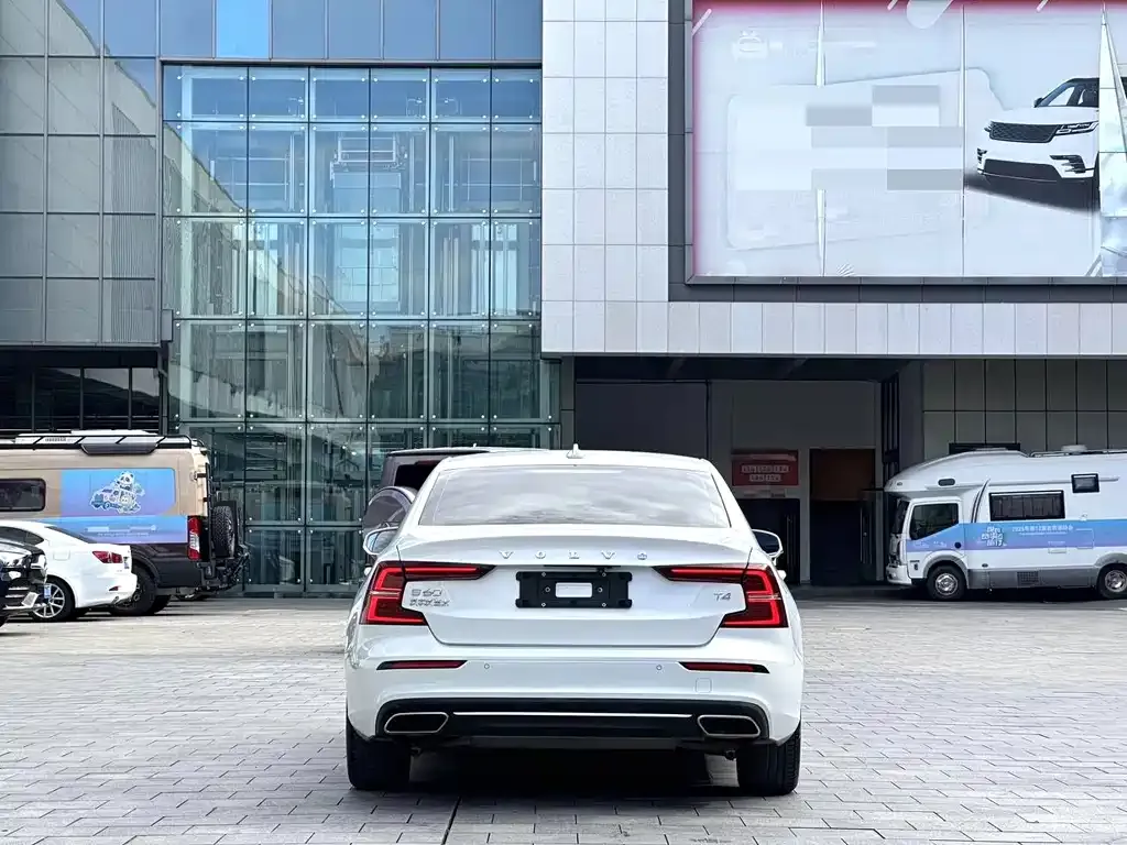 Volvo S60 — фото 9