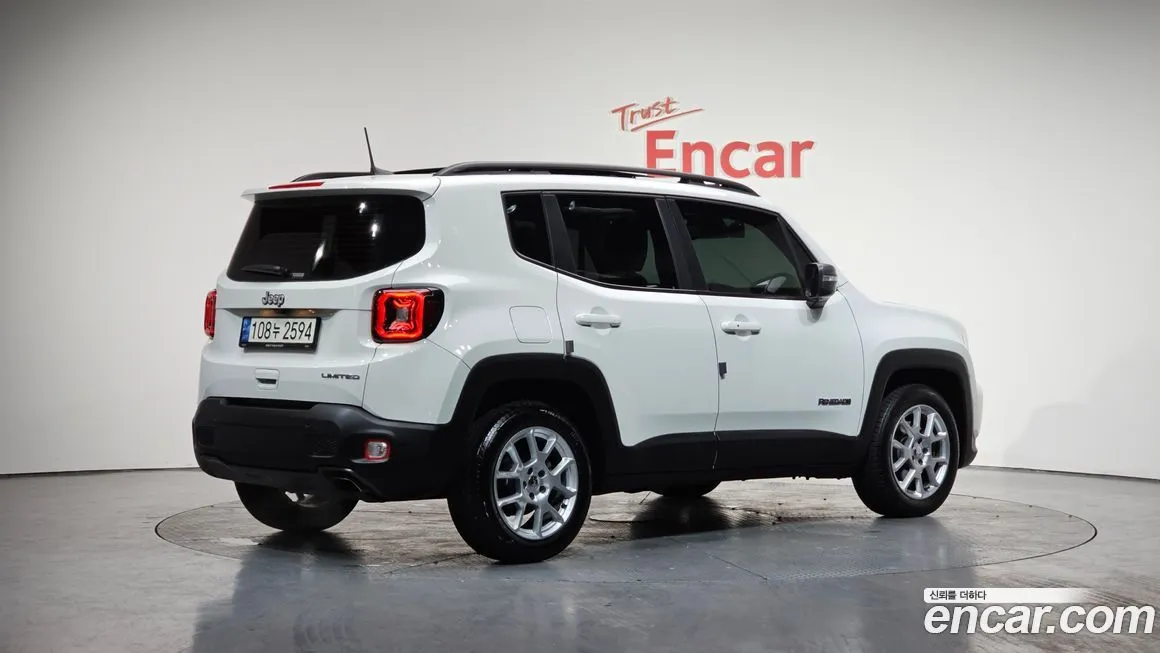 Jeep Renegade — фото 5