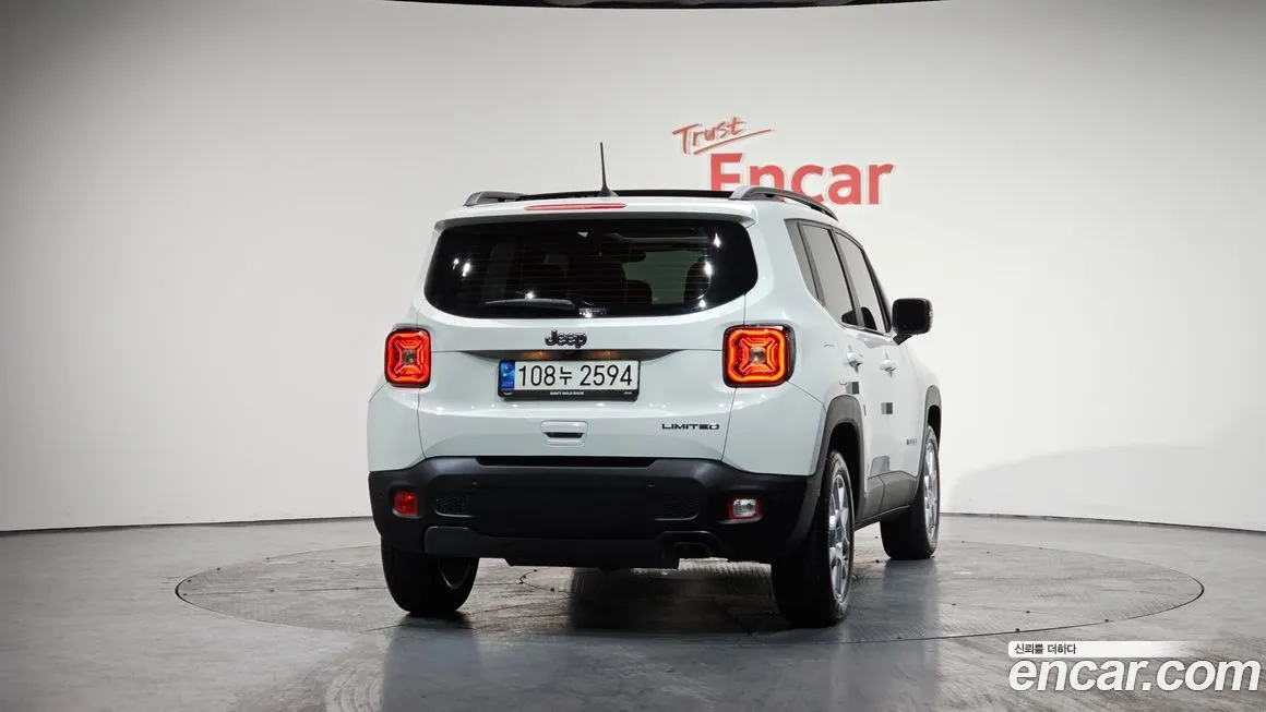 Jeep Renegade — фото 2