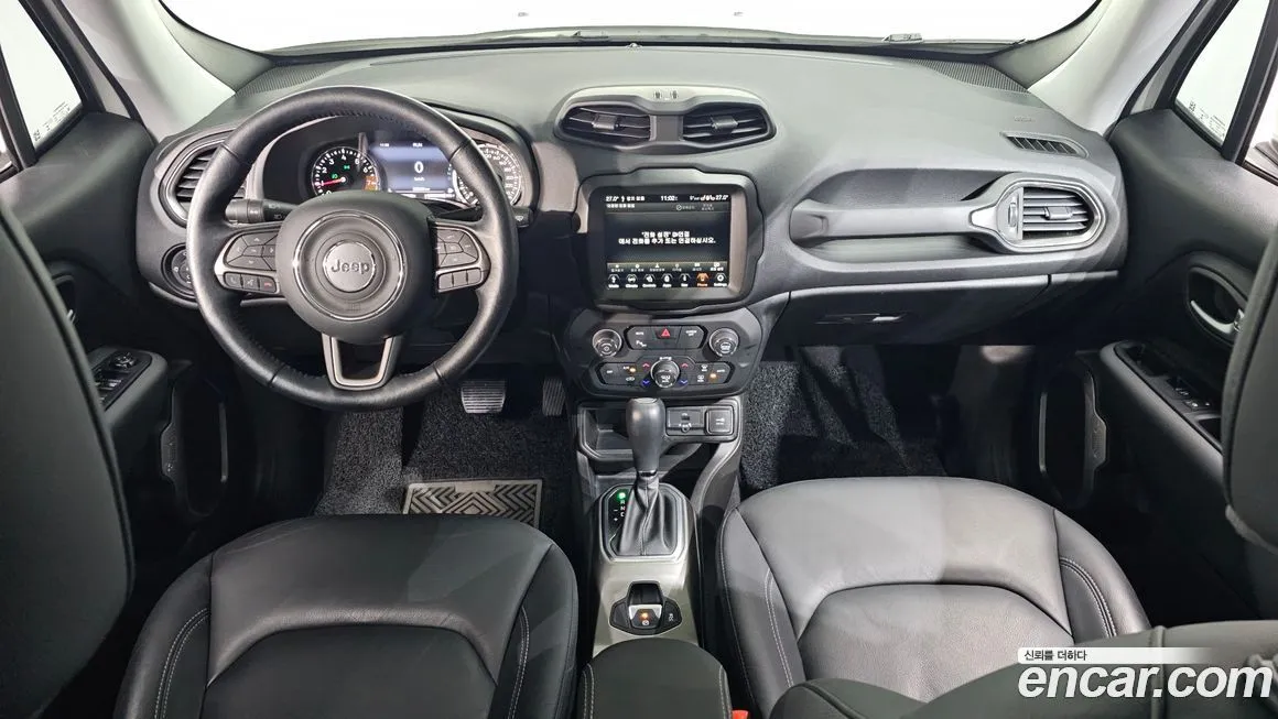 Jeep Renegade — фото 10