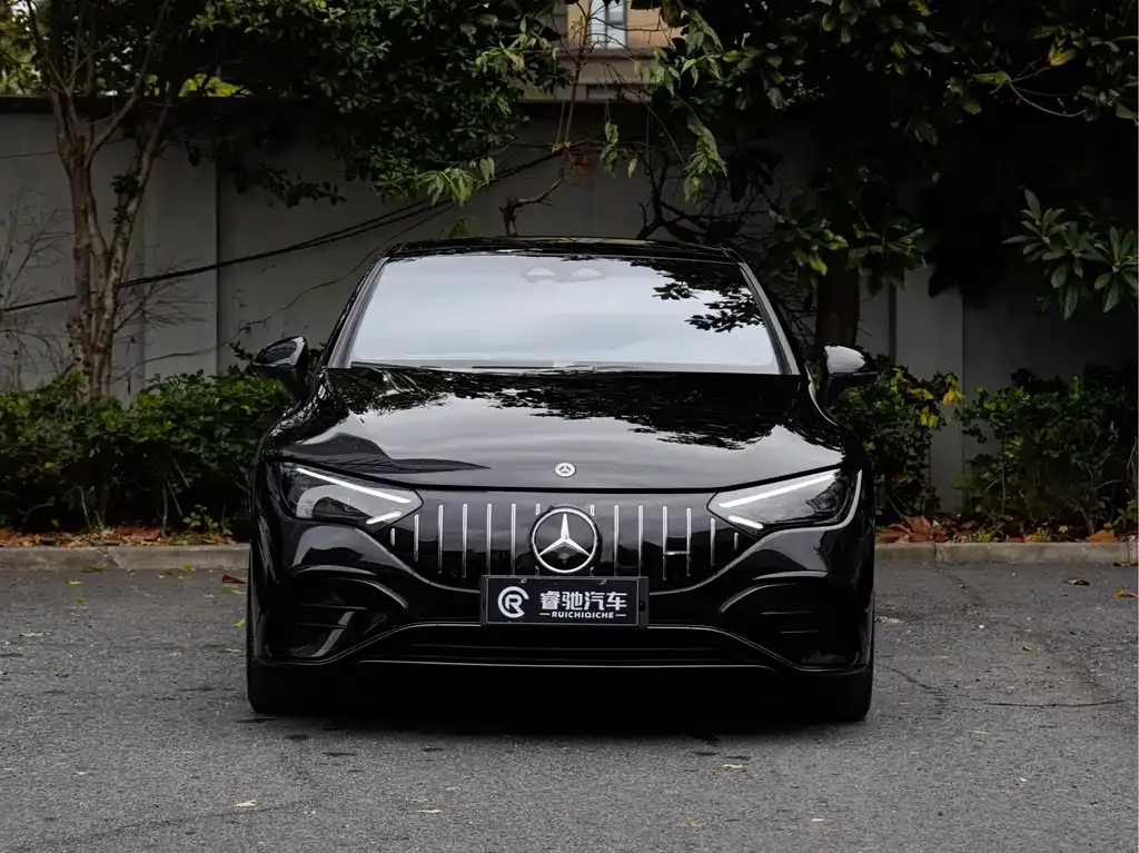 Mercedes-Benz EQE AMG — фото 4