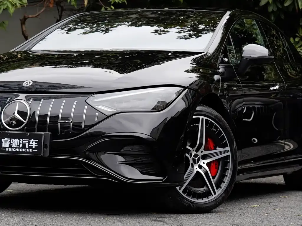Mercedes-Benz EQE AMG — фото 6