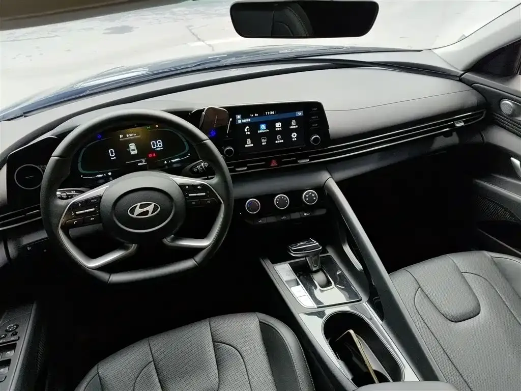 Hyundai Elantra — фото 10