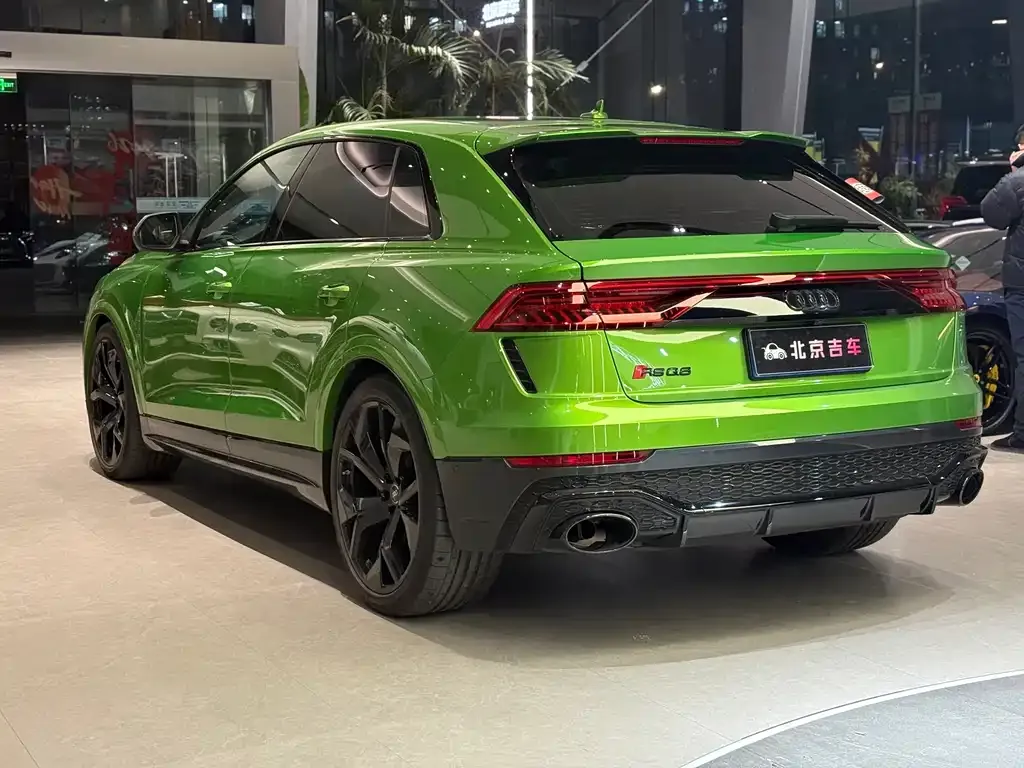 Audi RS Q8 — фото 9