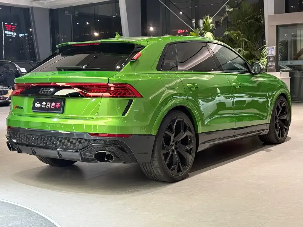 Audi RS Q8 — фото 7