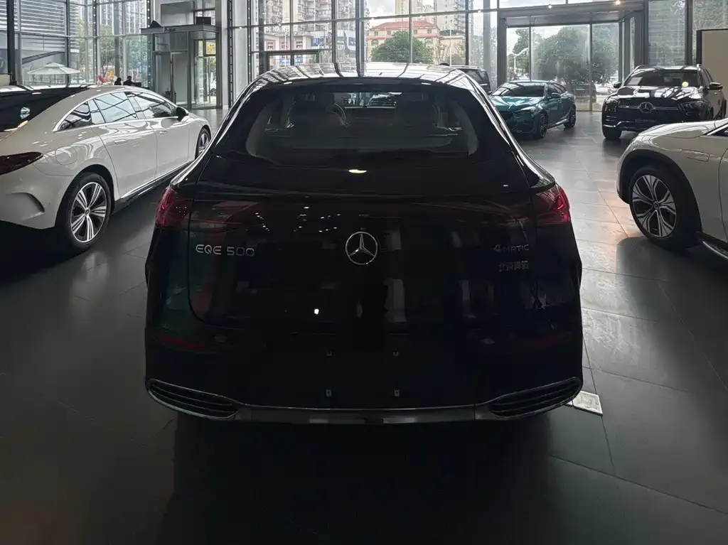 Mercedes-Benz EQE SUV — фото 3