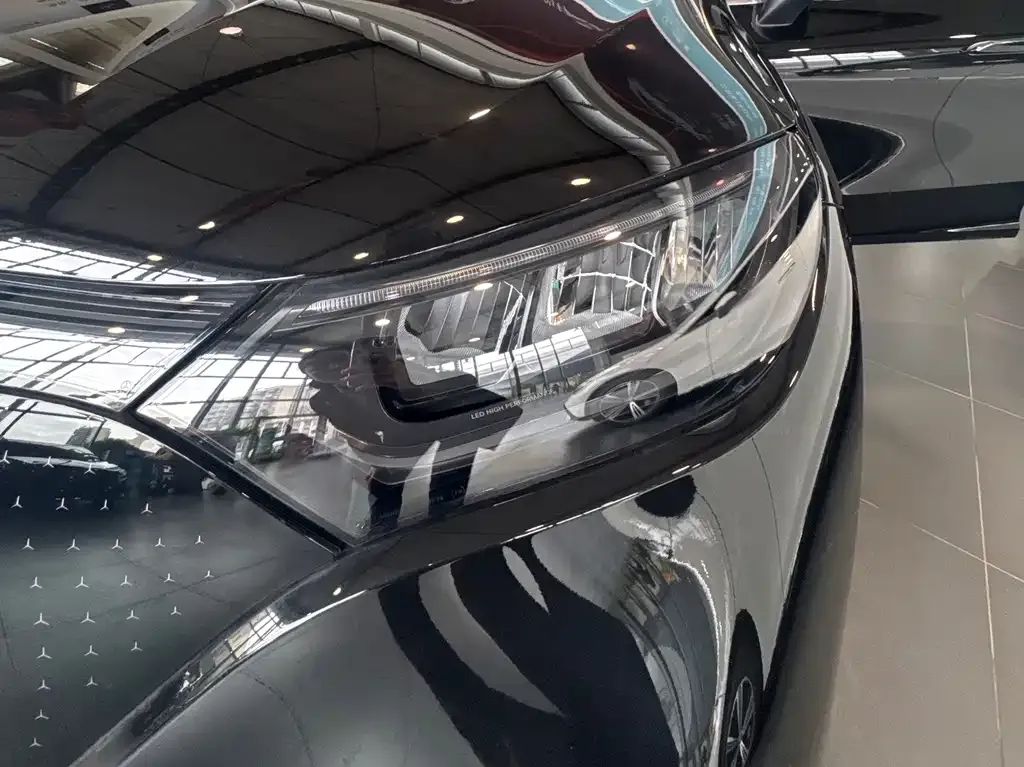 Mercedes-Benz EQE SUV — фото 10