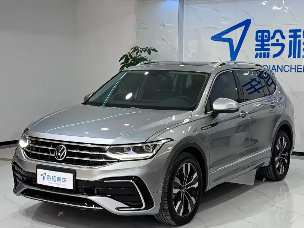 Volkswagen Tiguan L — фото 1