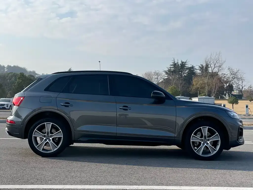 Audi Q5L — фото 3
