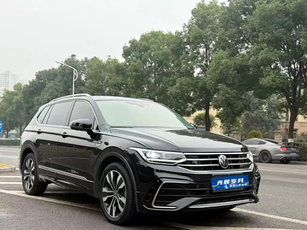 Volkswagen Tiguan L — фото 10