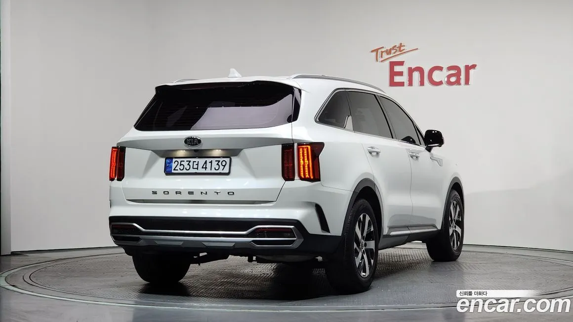 Kia Sorento — фото 5