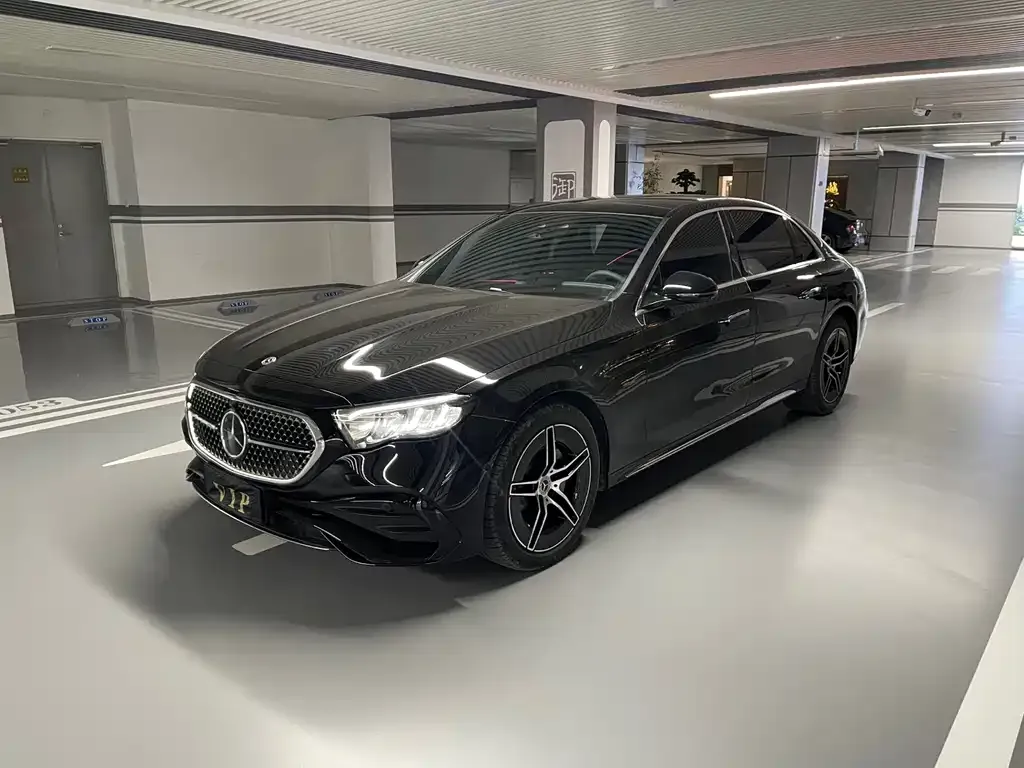 Mercedes-Benz E-Class — фото 1