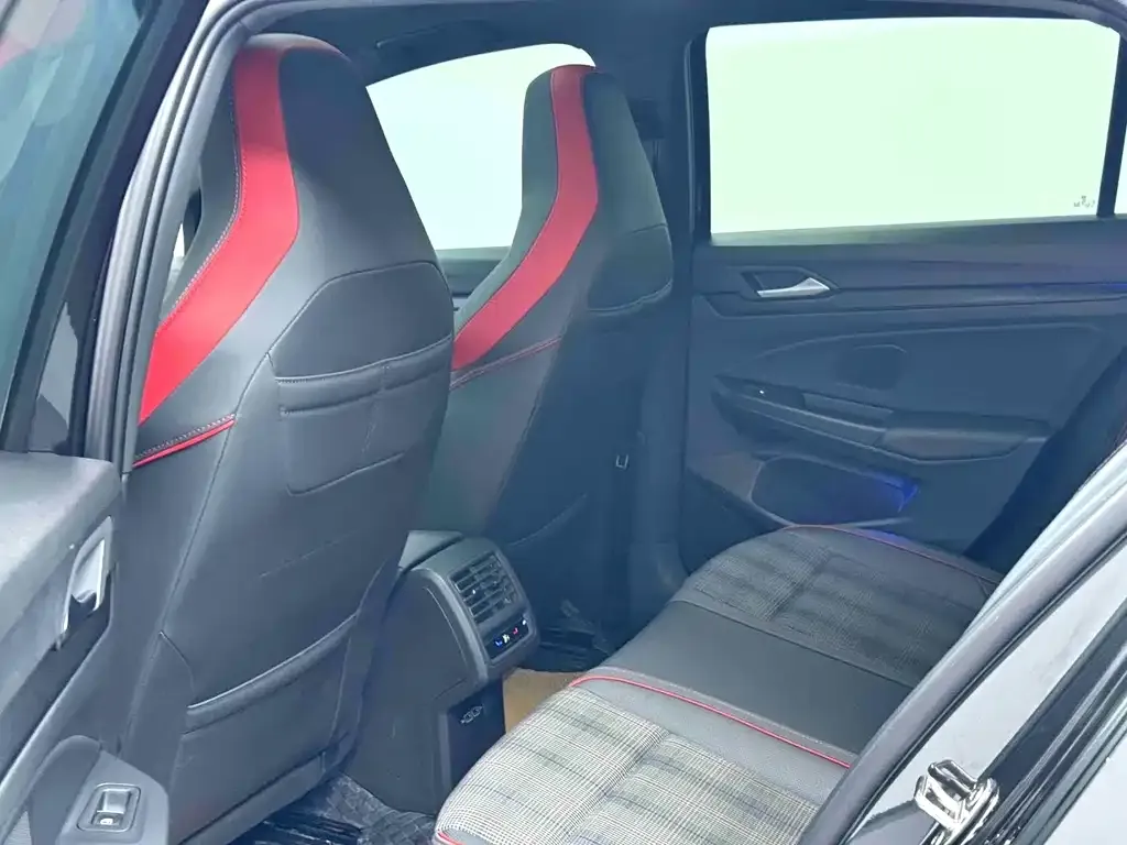 Volkswagen Golf GTI — фото 4