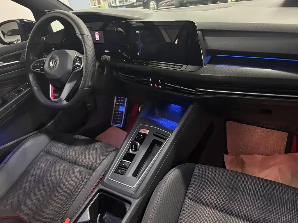 Volkswagen Golf GTI — фото 6
