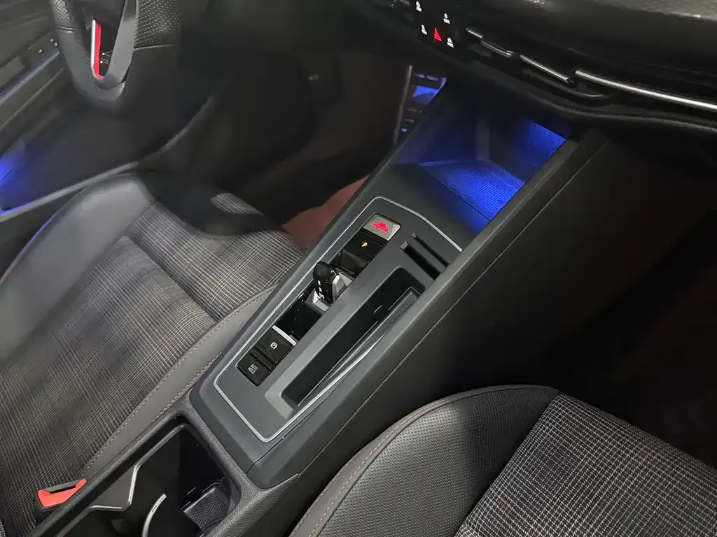 Volkswagen Golf GTI — фото 7
