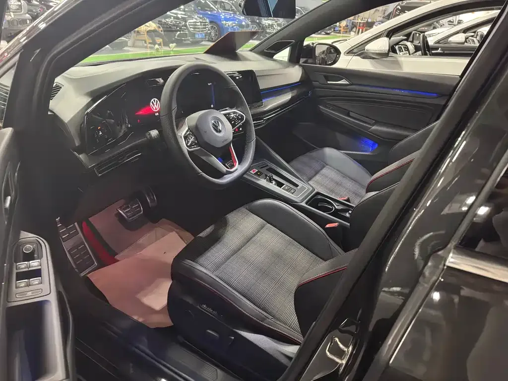 Volkswagen Golf GTI — фото 8