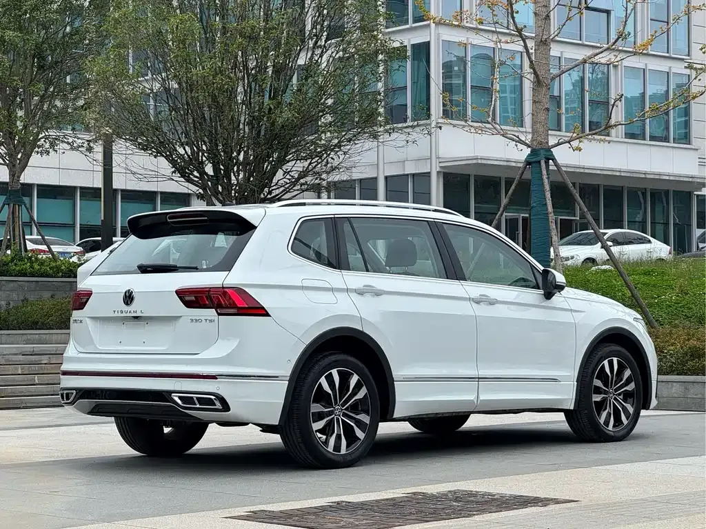 Volkswagen Tiguan L — фото 10