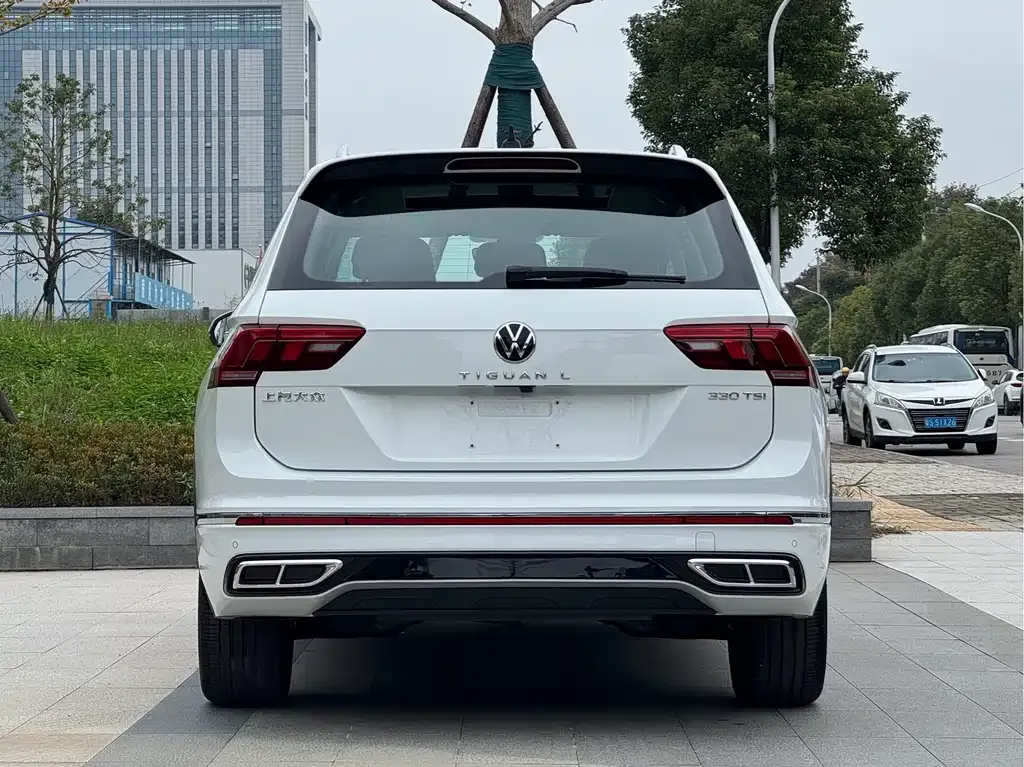 Volkswagen Tiguan L — фото 8