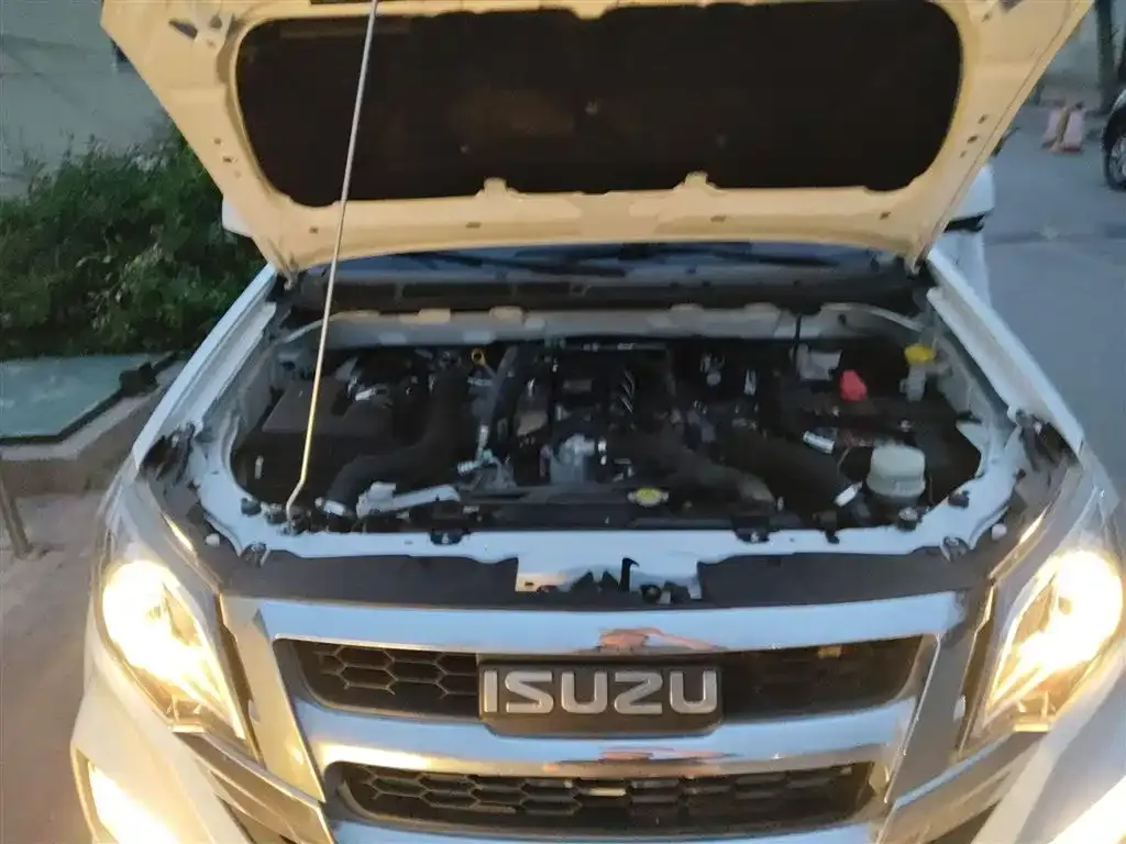 Isuzu RE-MAX — фото 7