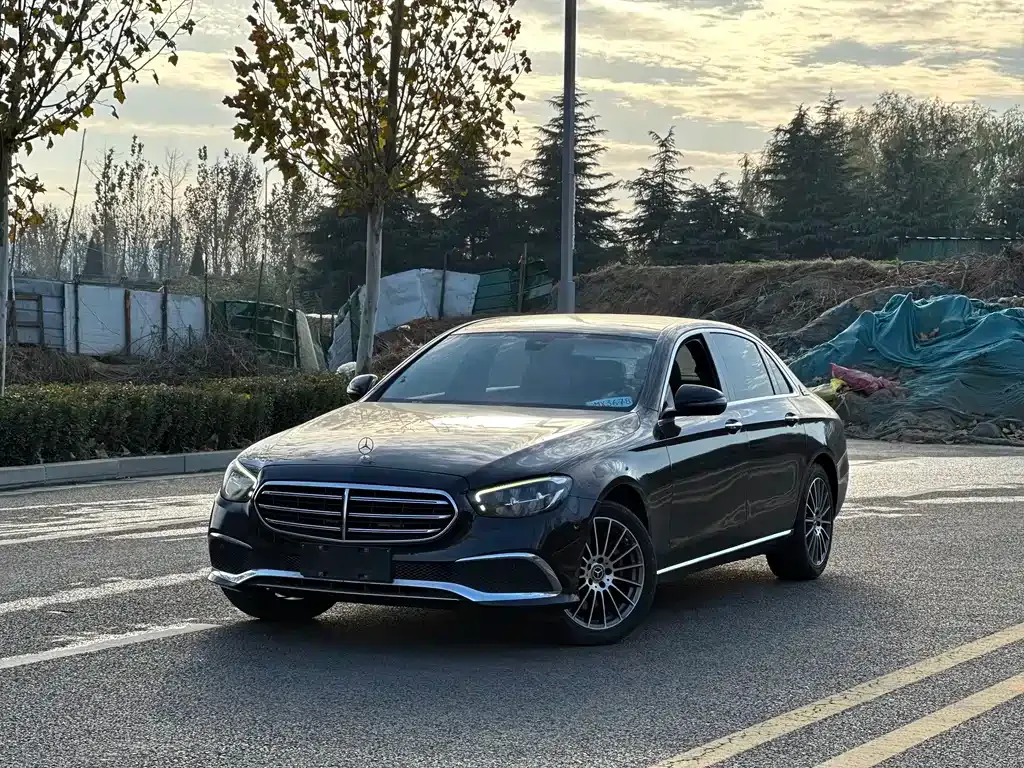Mercedes-Benz E-Class — фото 1