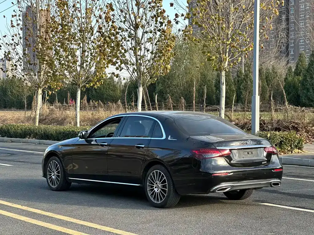 Mercedes-Benz E-Class — фото 9