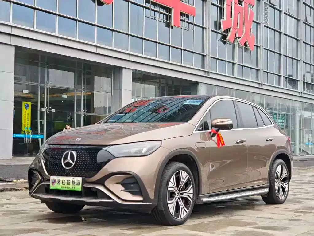 Mercedes-Benz EQE SUV — фото 1
