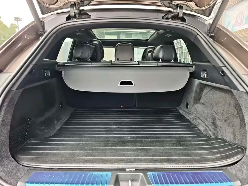 Mercedes-Benz EQE SUV — фото 3