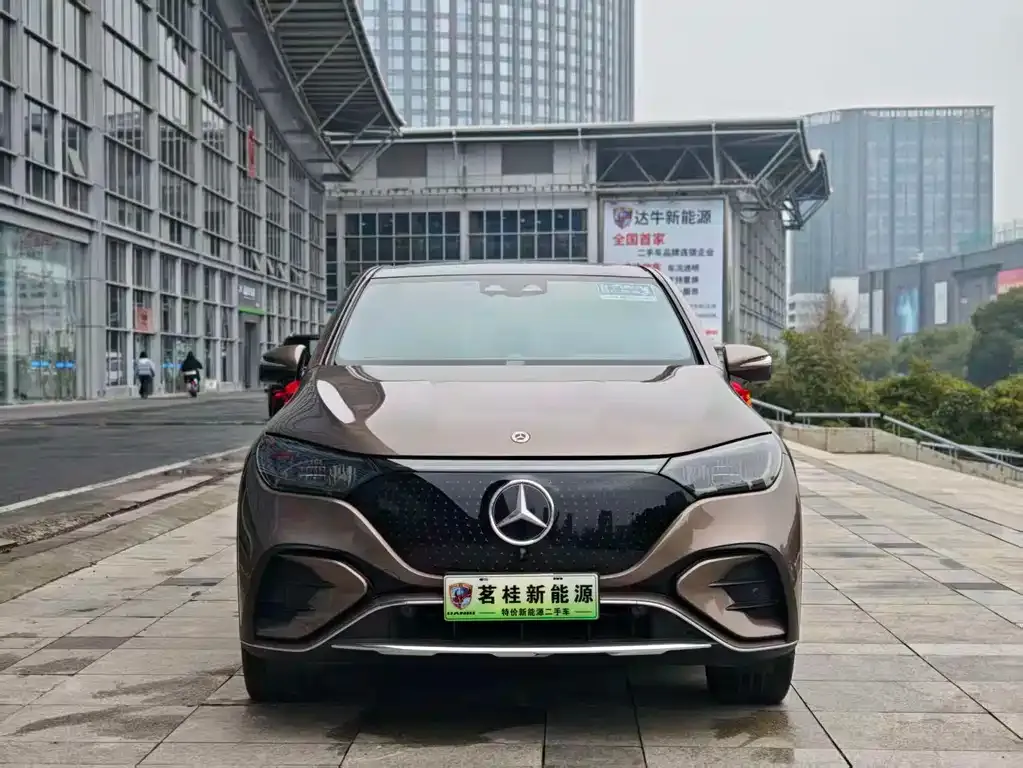 Mercedes-Benz EQE SUV — фото 9