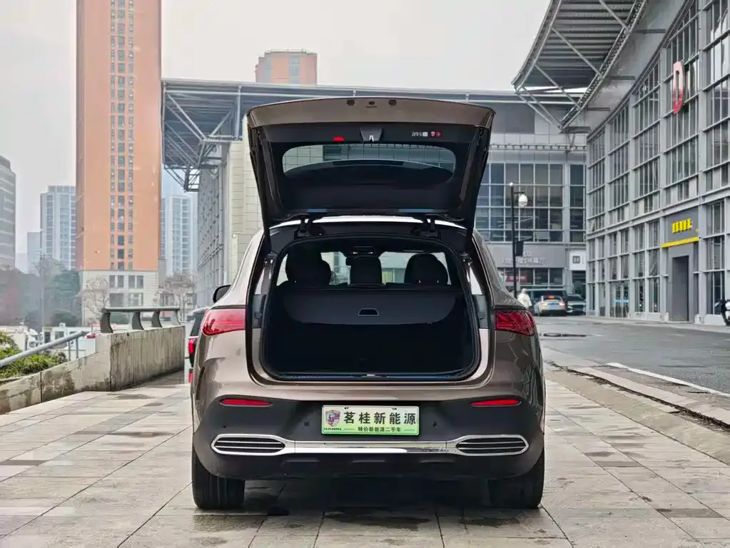 Mercedes-Benz EQE SUV — фото 10
