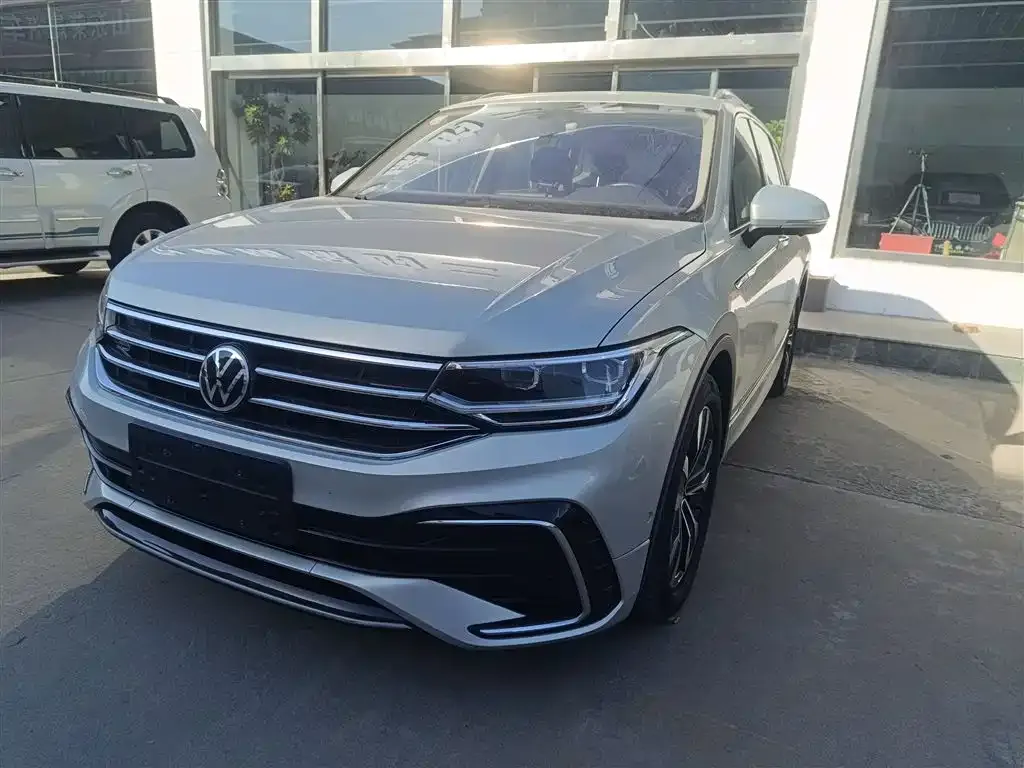Volkswagen Tiguan L — фото 5
