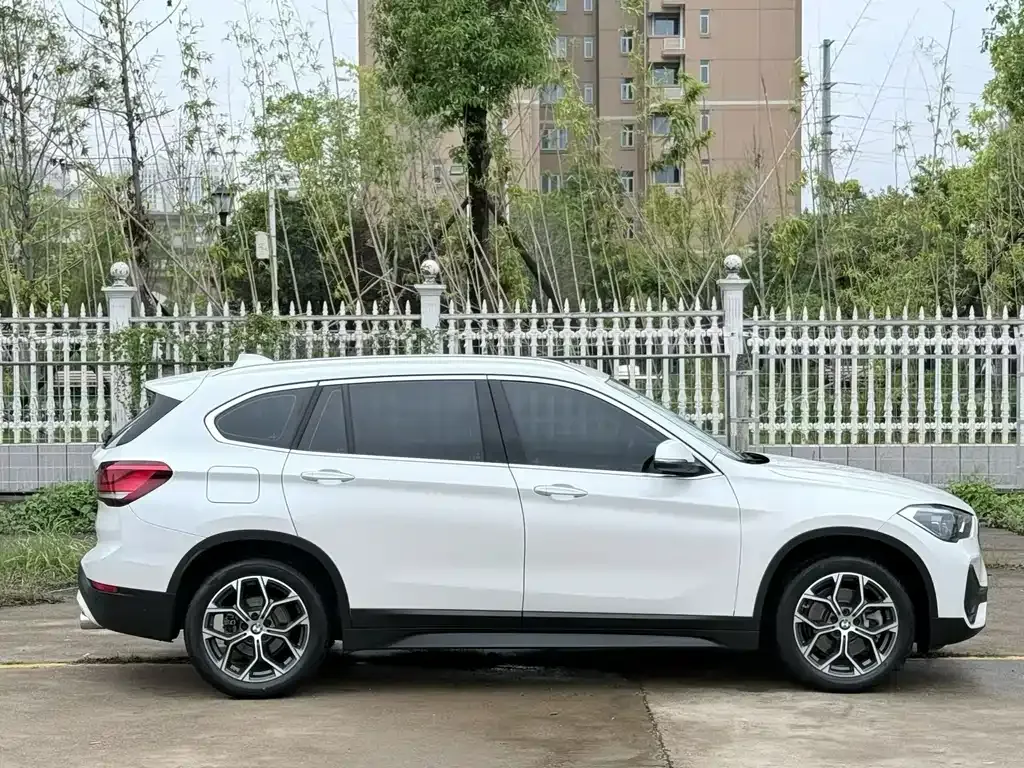 BMW X1 — фото 9