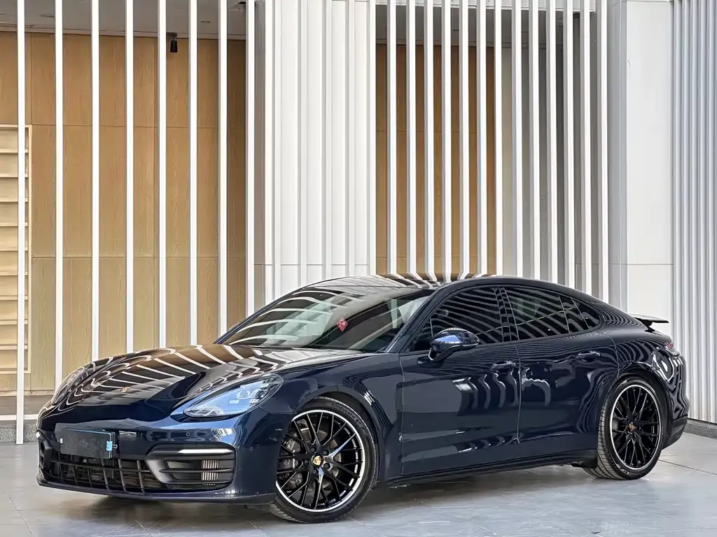 Porsche Panamera — фото 1